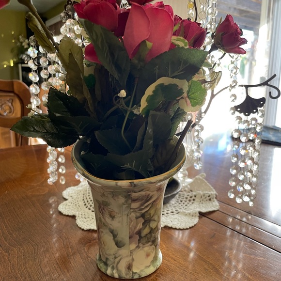 Vase Formalities Baum Bros Porcelain Roses
Chintz Hoop Handle Vintage. - Picture 4 of 8